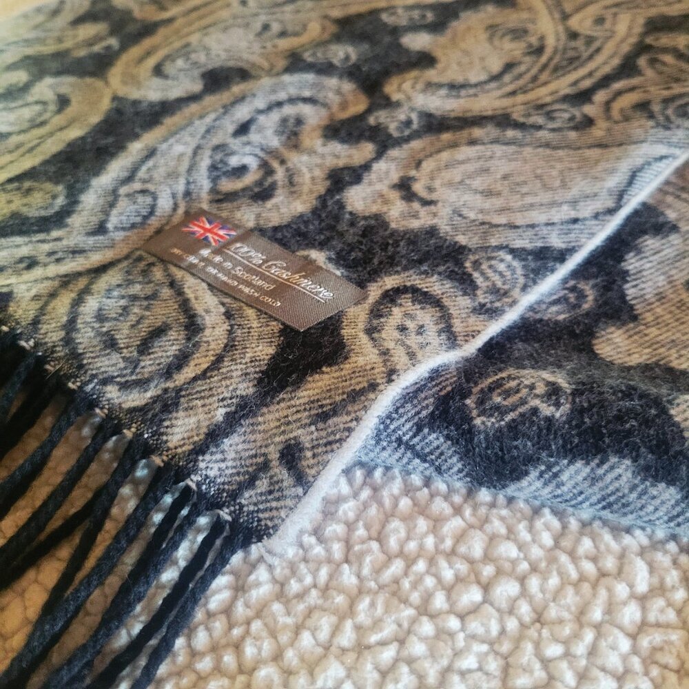 NWOT!! 100% Cashmere Black/Gray Paisley Scarf w/Fringe - made in Scotland - OS - Picture 7 of 11